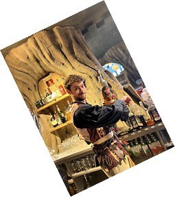 Photo de Hugo Bonnement au bar de pirates paradise